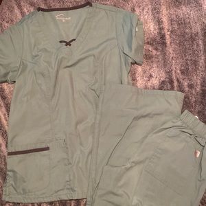 Womens butter soft scrub set